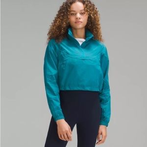 Lululemon Evergreen Cropped Anorak jacket. Size 6.